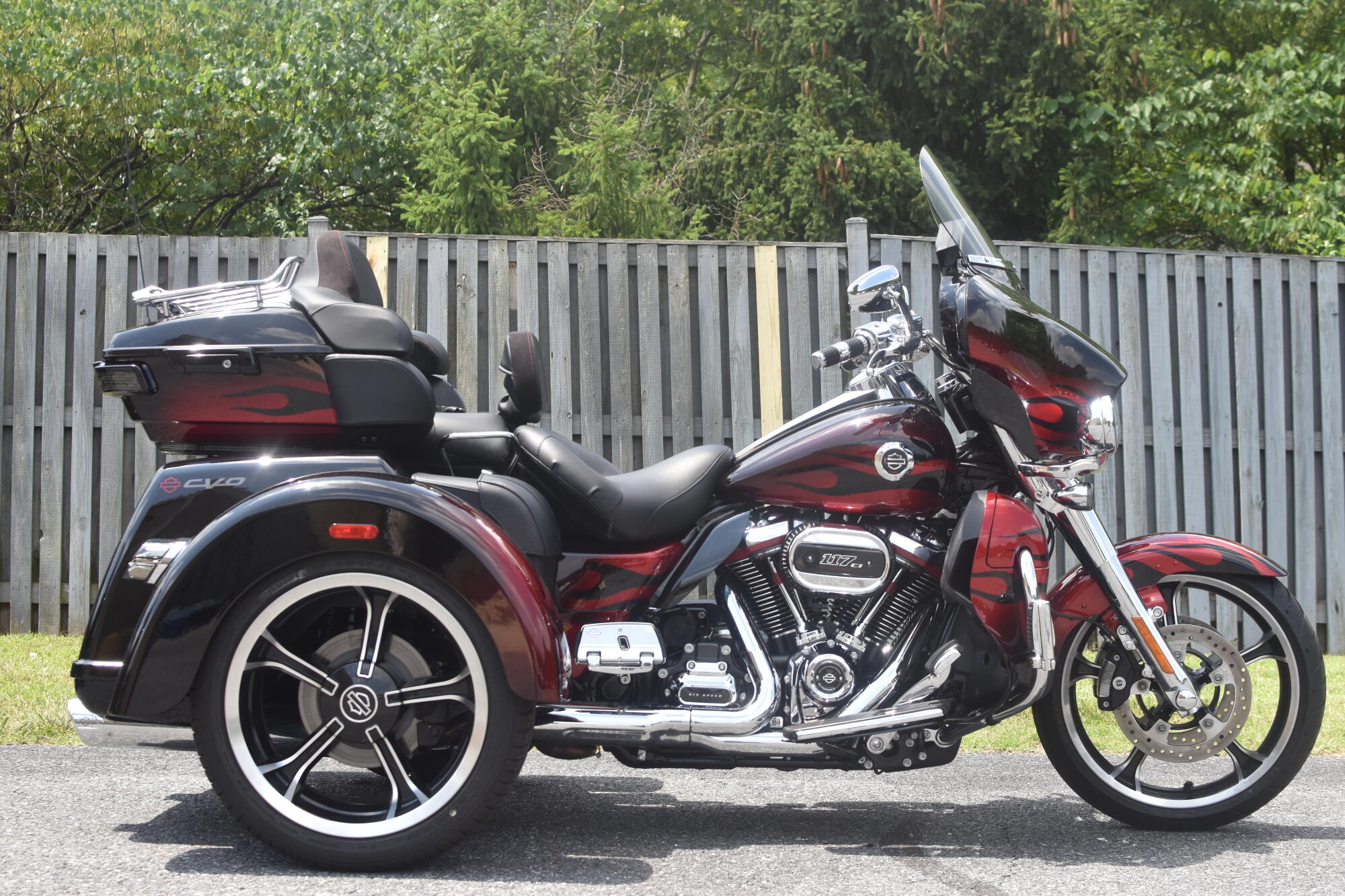 2022 Harley-Davidson CVO Tri Glide alt